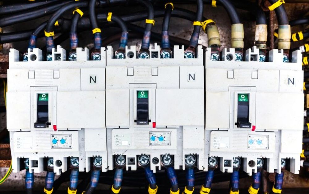 What are the different types of Electrical Switchgear used in power distribution?