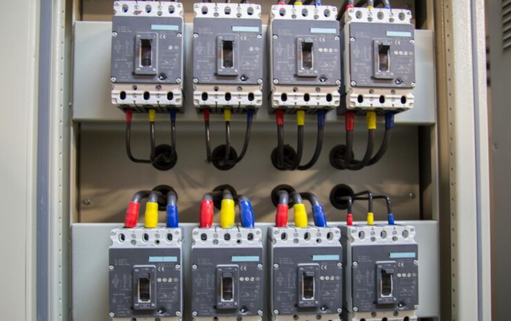 What is an Electrical Switchgear? Basics & Voltages Breakdown
