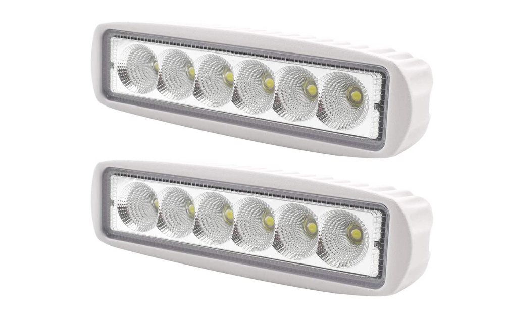 Comparing Solar and Battery-Powered Marine Lights