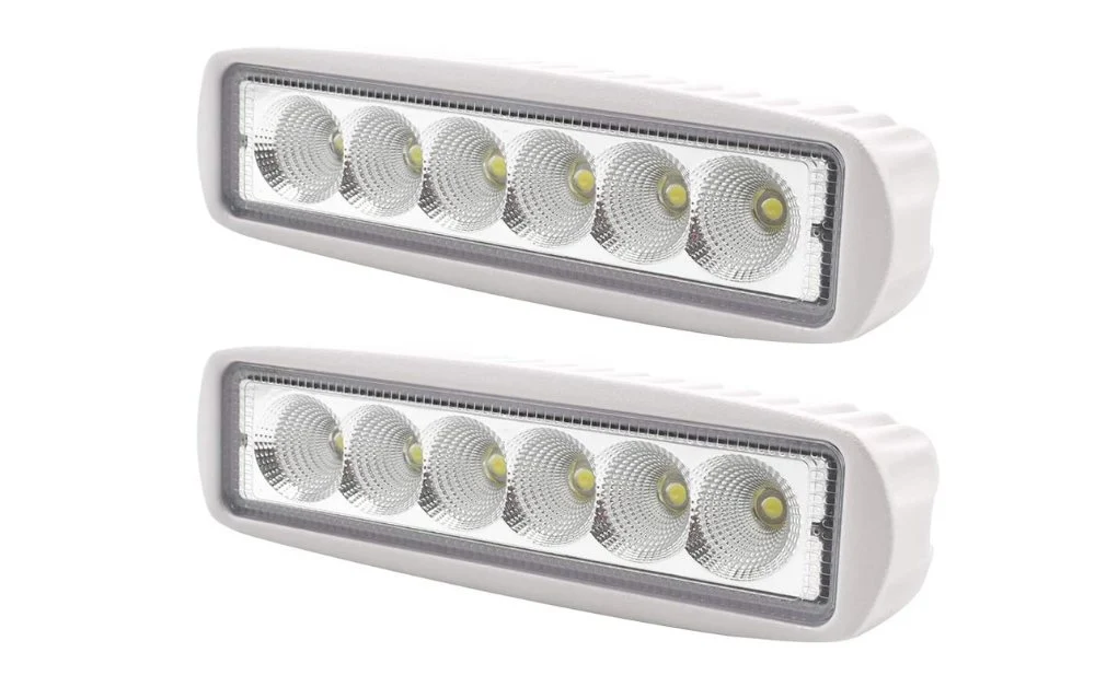 Comparing Solar and Battery-Powered Marine Lights